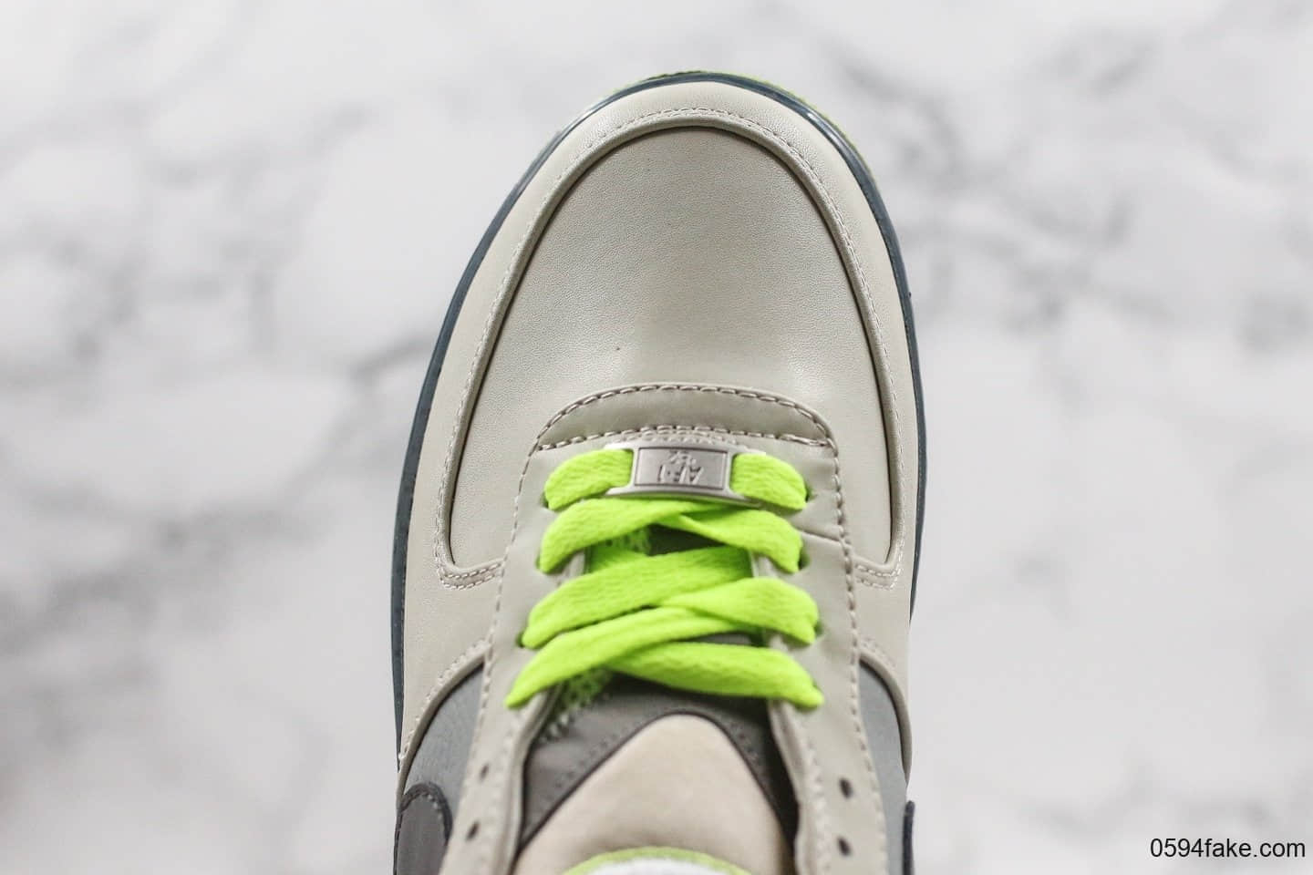 耐克Nike Air Force 1 07纯原版本低帮空军一号35周年纪念款灰绿色内置后掌可视气垫全头层牛皮打造 货号：318772-001
