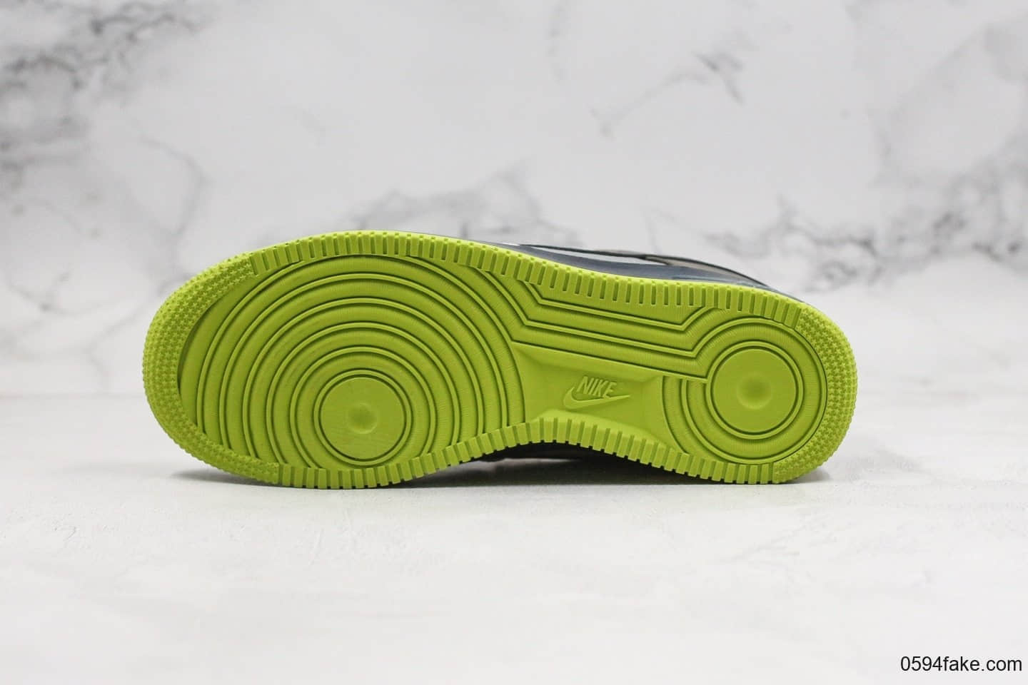 耐克Nike Air Force 1 07纯原版本低帮空军一号35周年纪念款灰绿色内置后掌可视气垫全头层牛皮打造 货号：318772-001