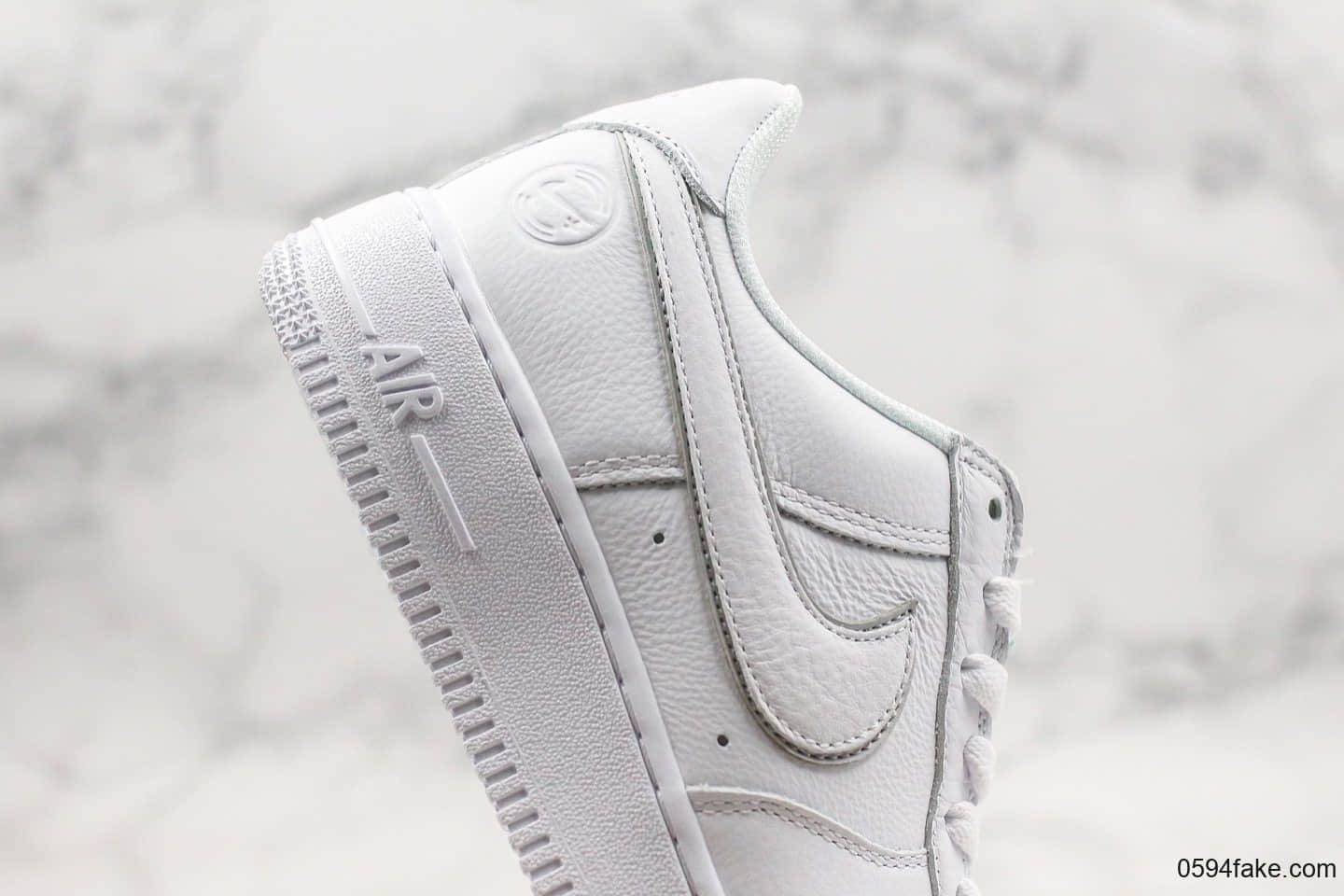 耐克Nike Air Force 1 '07纯原版本低帮空军一号纯白原楦头原纸板正确原装全头层皮革内置气垫 货号:AO2457-100