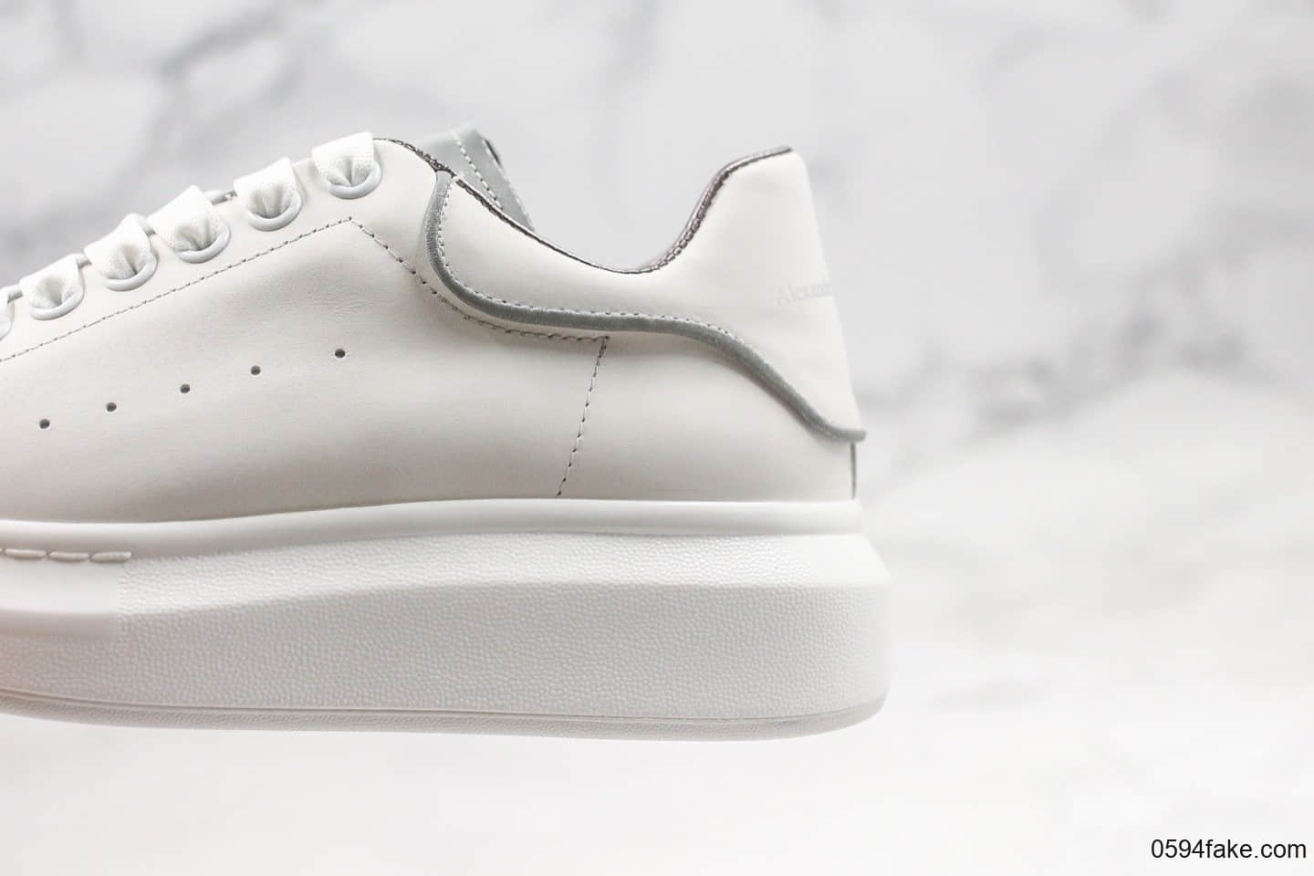 亚历山大Alexander Mcqueen 2019纯原版本麦昆反光灰白板鞋头层拉帕牛皮原厂鞋底原盒配件