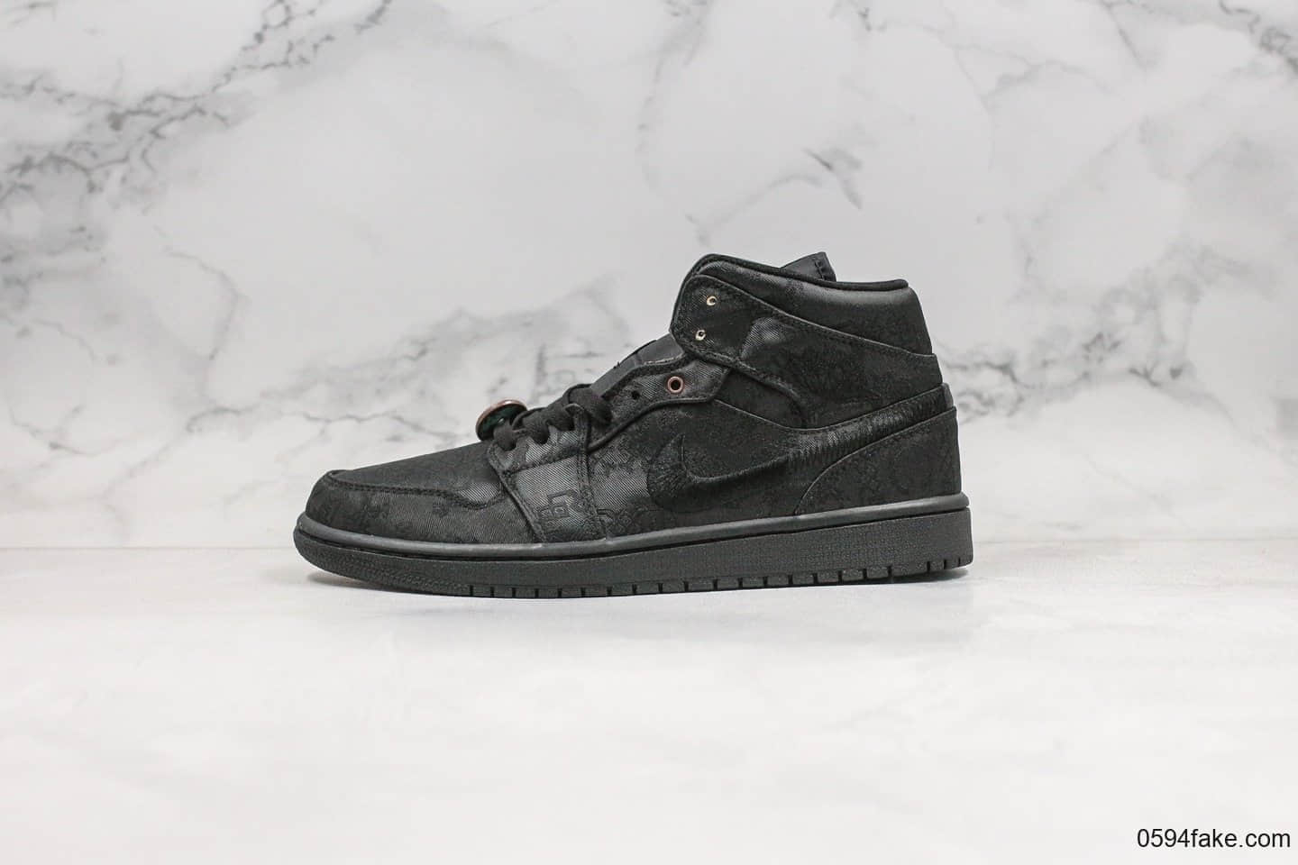 乔丹What Szie Edison Chen x Air Jordan 1 AJ1 Mid纯原版本中帮AJ1陈冠希联名款黑丝绸内置钢印原厂丝绸面料 货号:CU2804-300