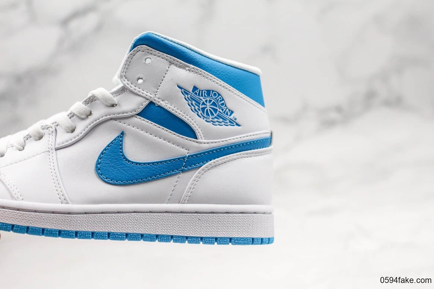 乔丹Air Jordan 1 Mid公司级版本中帮AJ1北卡蓝配色原厂原模大底正确鞋面皮料 货号：BQ6472-114