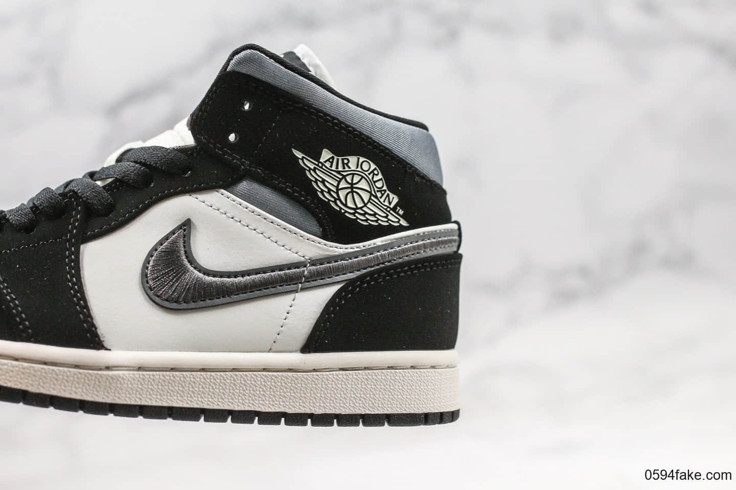 乔丹Air Jordan 1 Mid公司级版本中帮aj1丝绸伯爵原盒原标原鞋开模一比一打造 货号:852542-011