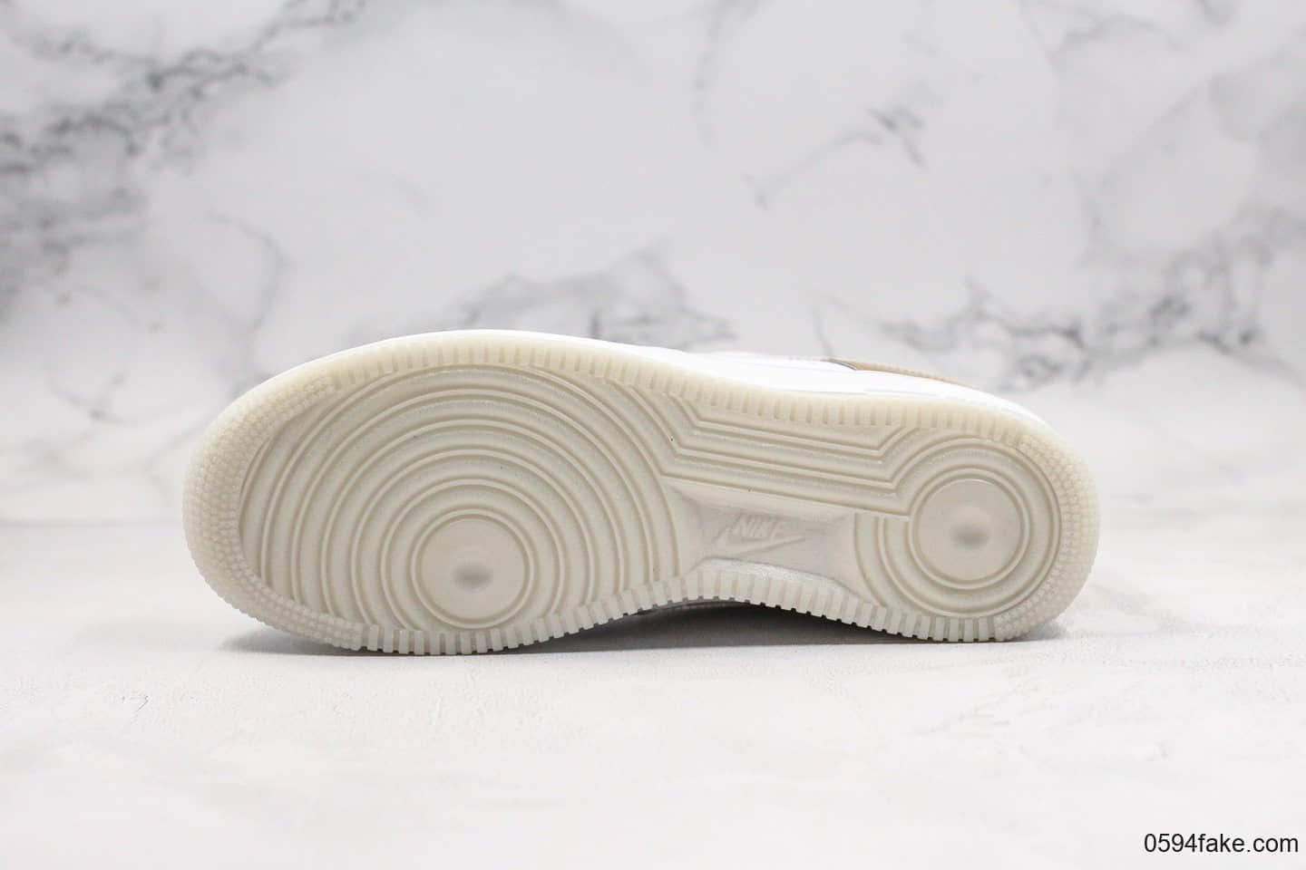 耐克Nike Air Force 1 Pays Tribute to Shanghai s Golden Era纯原版本上海限定版白金空军一号原盒原标内置气垫细节完美 货号:CU2991-197