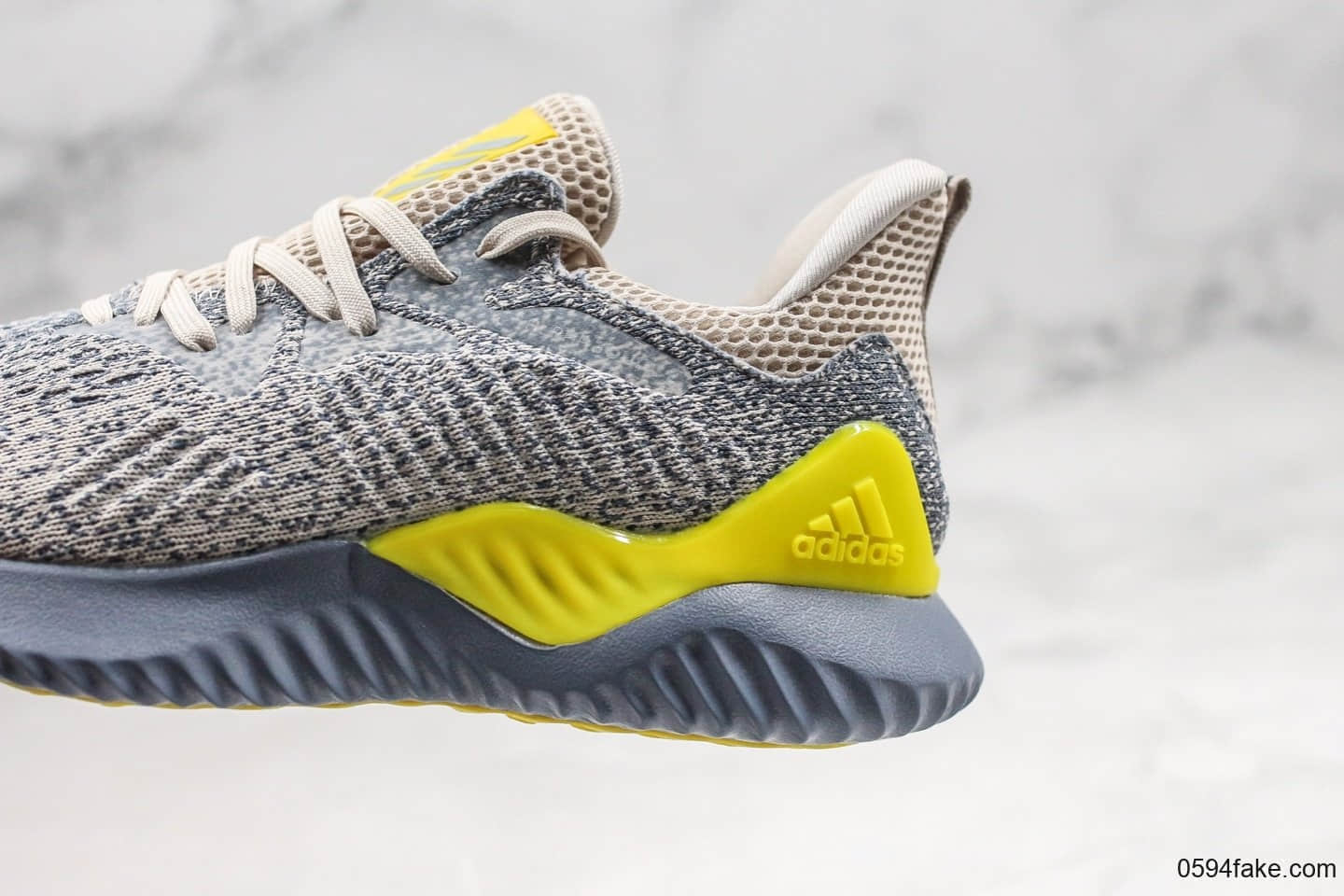 阿迪达斯adidas AlphaBOUNCE M纯原版本阿尔法慢跑鞋灰黄配色鞋面采用防水面料原盒原标 货号:AQ0576