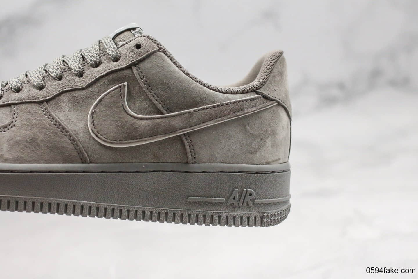 耐克Nike Air Force 1 '07纯原版本低帮空军一号麂皮灰3M反光内置Sole气垫正确色卡匹配原档案数据开发 货号：AA1117-201