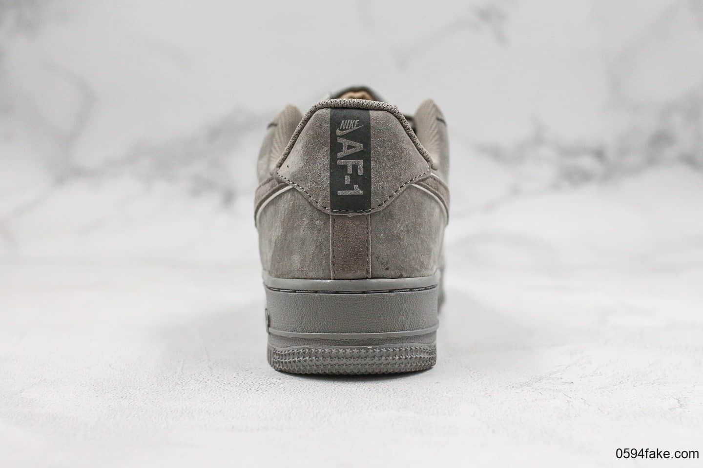 耐克Nike Air Force 1 '07纯原版本低帮空军一号麂皮灰3M反光内置Sole气垫正确色卡匹配原档案数据开发 货号：AA1117-201