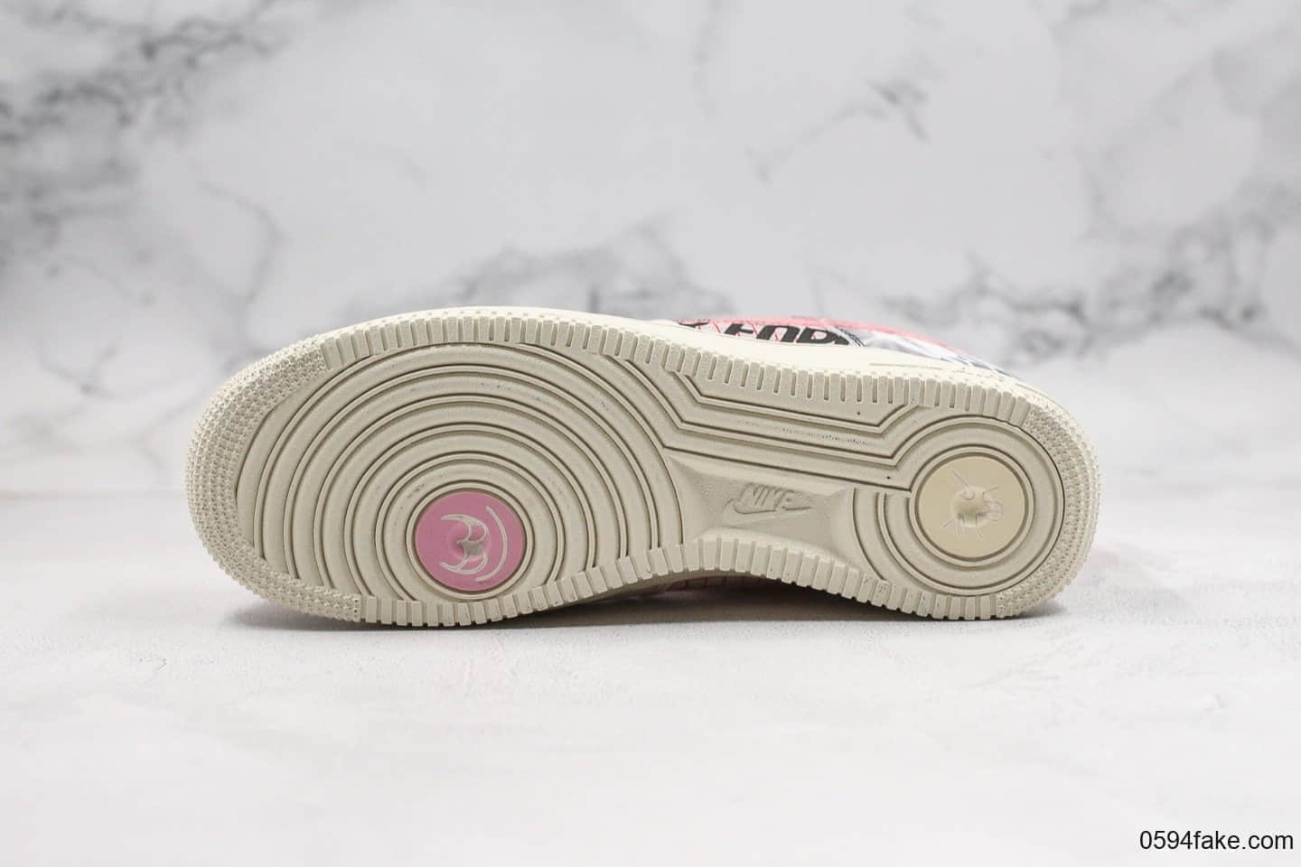 耐克Nike Air Force 1 '07Light Soft纯原版本低帮空军一号浅灰漫画黑桃红内置全掌Sole气垫全头层牛皮打造 货号：CI0066-600