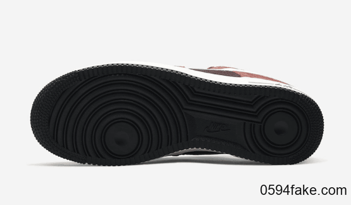 狂野蛇纹装扮!这双Air Force 1太酷了吧! 货号:CV5567-200