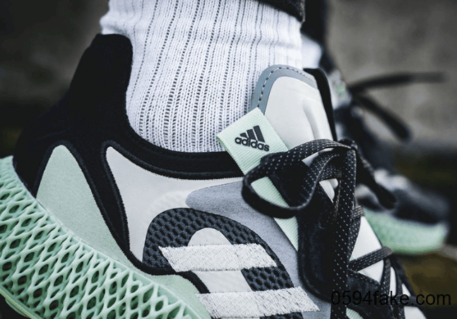 全新adidas Runner V2 4D将于12月21日发售! 货号:EG6510