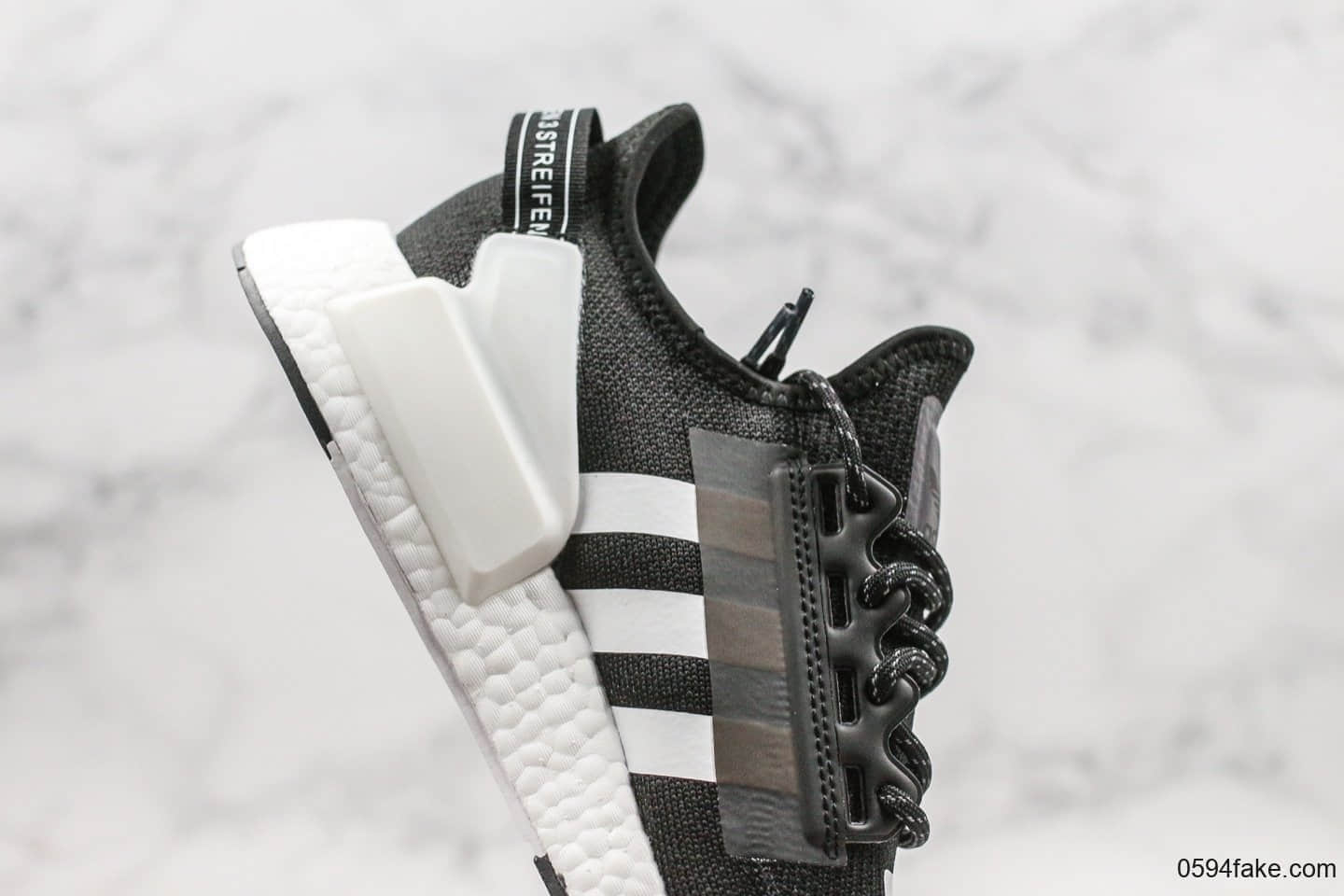阿迪达斯Adidas NMD_R1 V2 Boost纯原版本爆米花跑鞋NMDV2黑白配色内置全掌爆米花缓震大底原盒原标 货号：FV9021