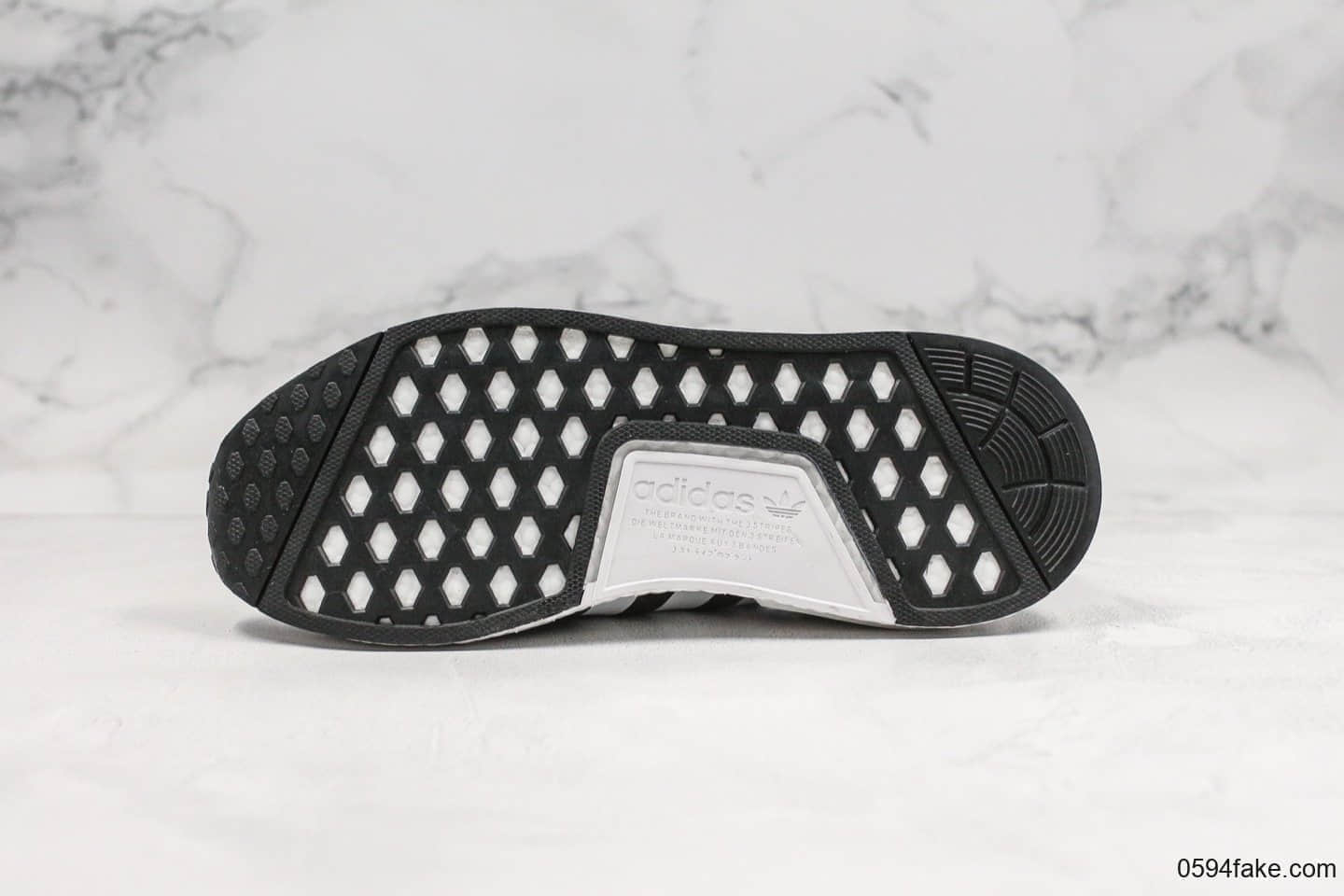 阿迪达斯Adidas NMD_R1 V2 Boost纯原版本爆米花跑鞋NMDV2黑白配色内置全掌爆米花缓震大底原盒原标 货号：FV9021