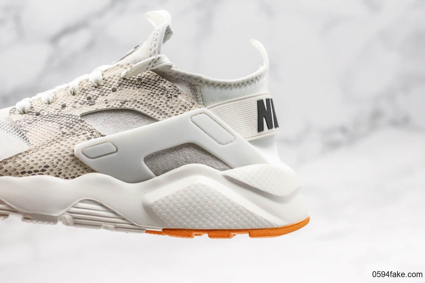 耐克Nike Air Huarache Ultra Suede纯原版本华莱士慢跑鞋蛇纹米白配色内置气垫原档案数据开发 货号:829669-551