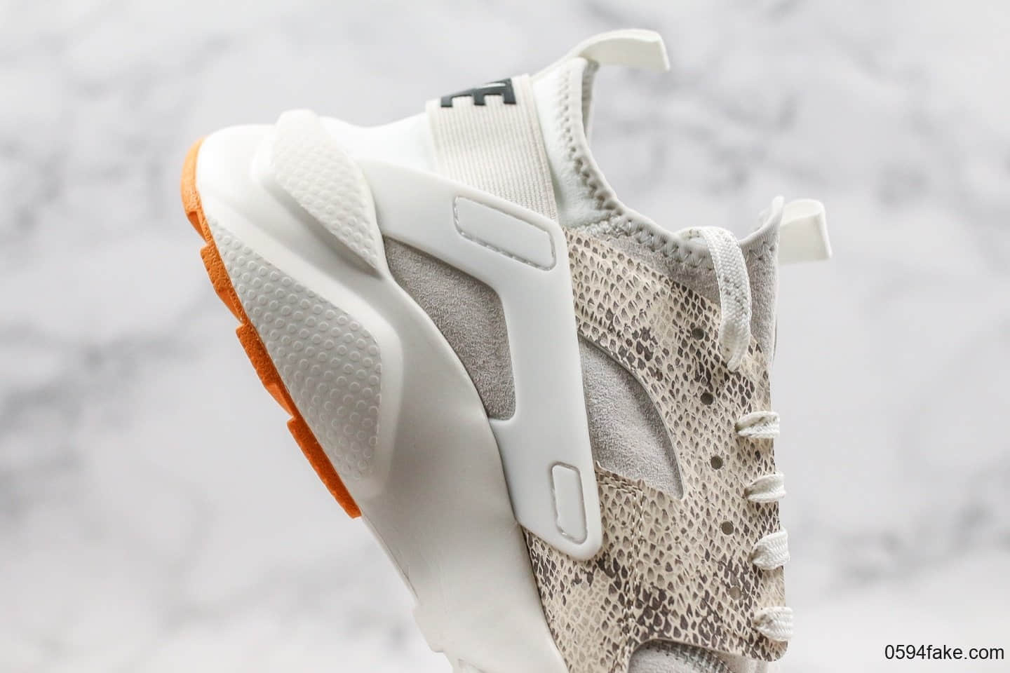 耐克Nike Air Huarache Ultra Suede纯原版本华莱士慢跑鞋蛇纹米白配色内置气垫原档案数据开发 货号:829669-551