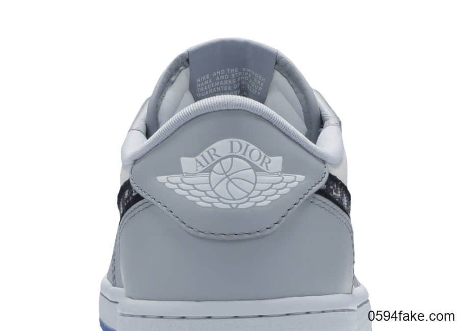 奢华联名!Dior x AJ1 Low最新细节图释出!