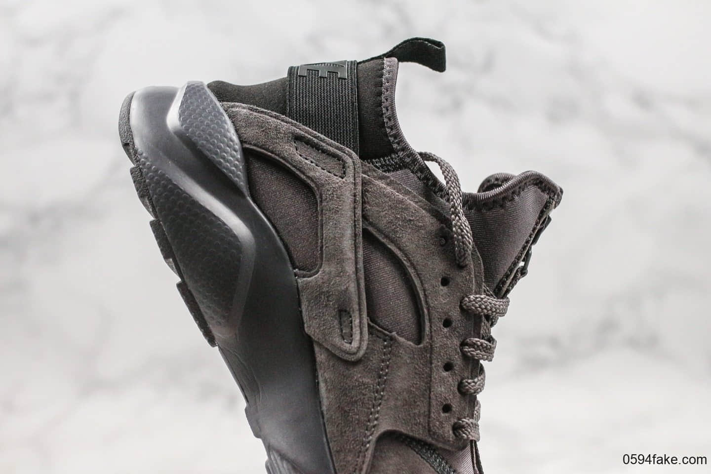 耐克Nike Air Huarache Ultra Suede纯原版本华莱士慢跑鞋麂皮棕色内置气垫原盒原标双层海玻璃鞋垫 货号：829669-556