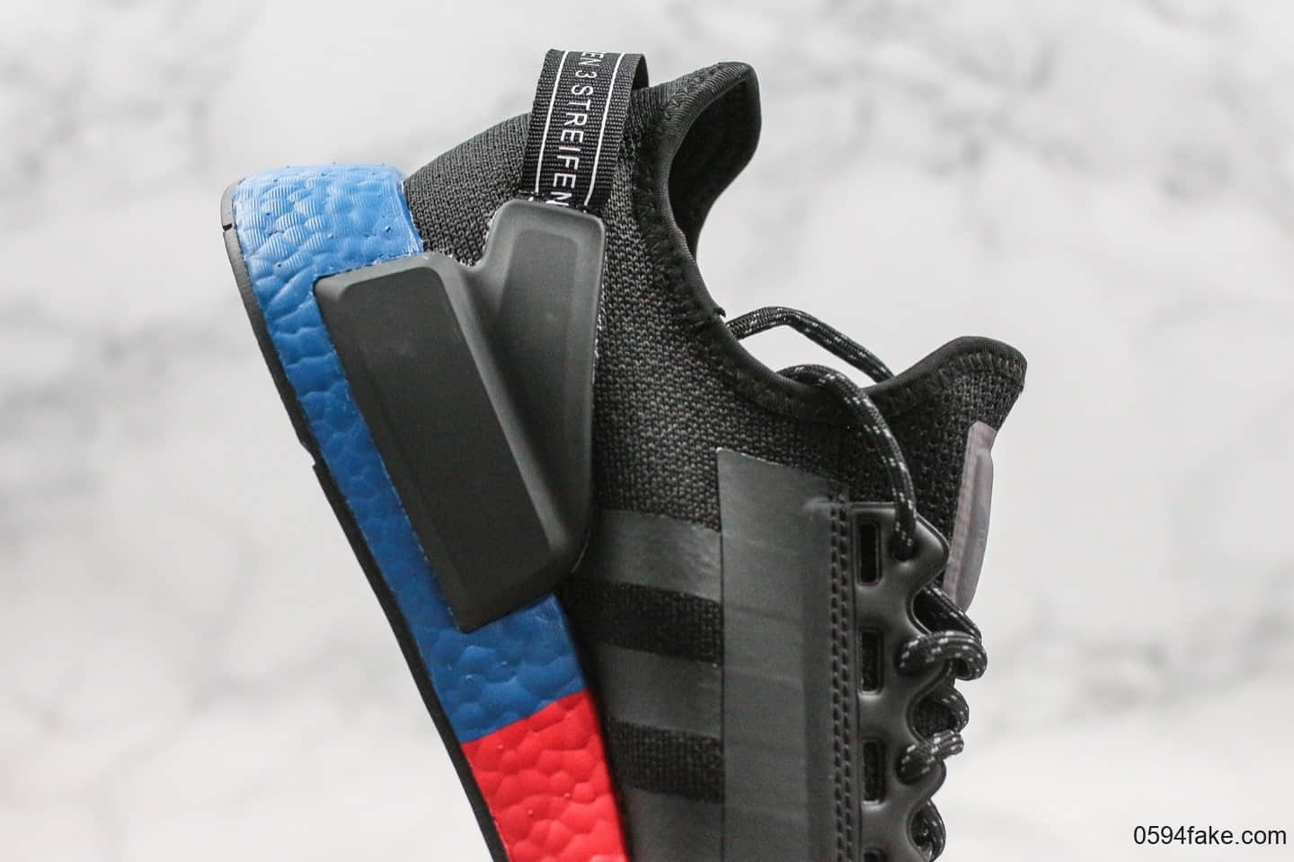 阿迪达斯Adidas NMD R1 Boost V2纯原版本二代3M变色龙NMD爆米花跑鞋黑红蓝配色内置Boost缓震大底原盒原标 货号:FV9023