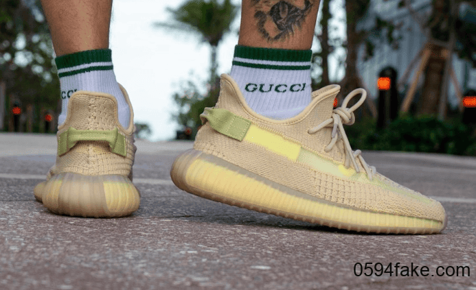 Yeezy 350 V2“ Flax”上脚图曝光!清新柠檬黄色调! 货号:FX9028