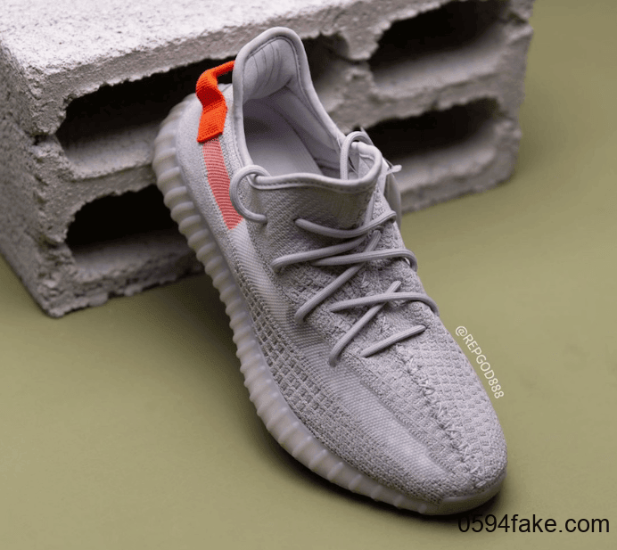 酷似初代灰橙!Yeezy 350 V2“ Tail Light”最新上脚图曝光!2月22日发售! 货号:FX9017
