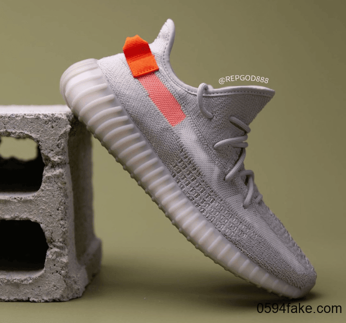 酷似初代灰橙!Yeezy 350 V2“ Tail Light”最新上脚图曝光!2月22日发售! 货号:FX9017