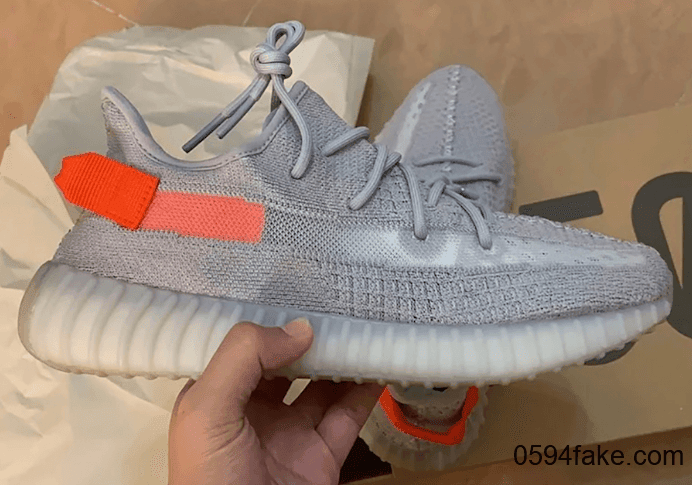 酷似初代灰橙!Yeezy 350 V2“ Tail Light”最新上脚图曝光!2月22日发售! 货号:FX9017