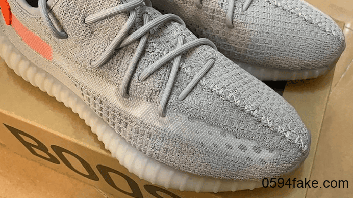 酷似初代灰橙!Yeezy 350 V2“ Tail Light”最新上脚图曝光!2月22日发售! 货号:FX9017