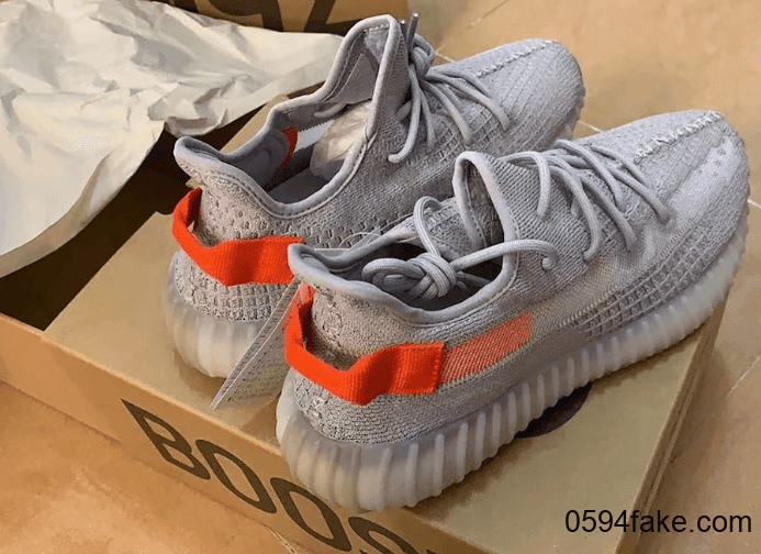 酷似初代灰橙!Yeezy 350 V2“ Tail Light”最新上脚图曝光!2月22日发售! 货号:FX9017