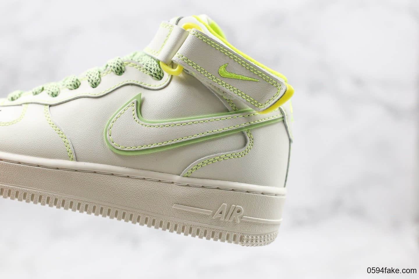 耐克Nike Air Force 1 '07 LV8公司级版本AF1中帮3M反光满天星绿白配色原档案原装灰盒 货号:AA1118-012