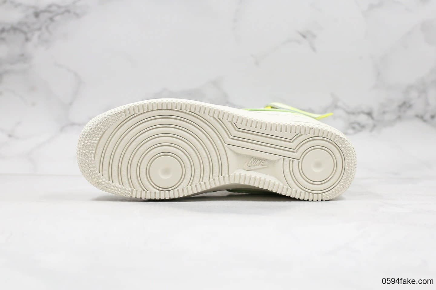 耐克Nike Air Force 1 '07 LV8公司级版本AF1中帮3M反光满天星绿白配色原档案原装灰盒 货号:AA1118-012