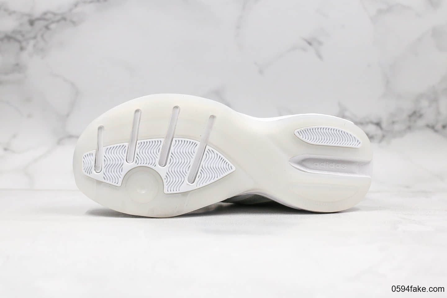 阿迪达斯Adidas Originals Strutter YY公司级版本三叶草老爹鞋满天星闪银配色EVA鞋垫涂层皮革鞋面 货号:EG2668