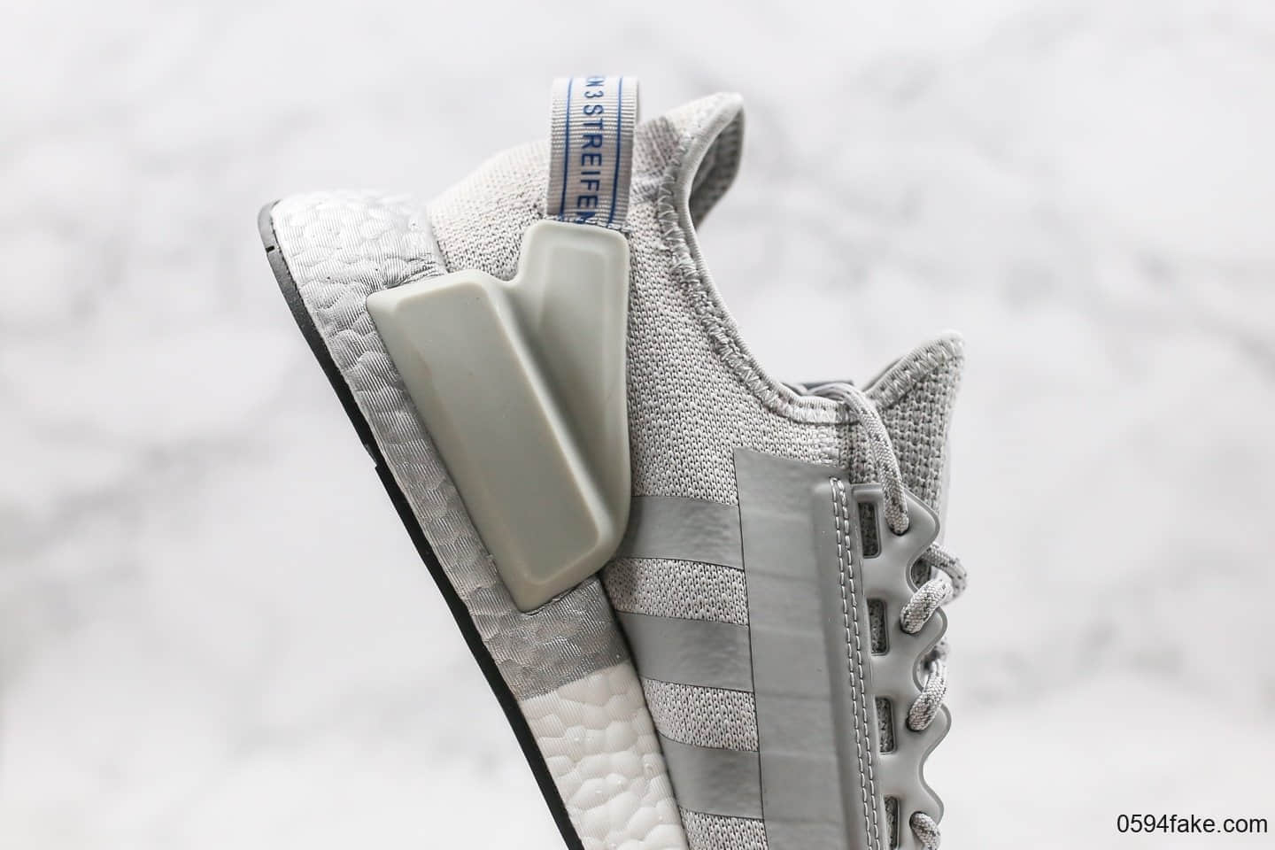 阿迪达斯Adidas NMD R1 Boost V2公司级版本二代弹力针织面爆米花跑鞋灰色配色真爆 货号：FW5328