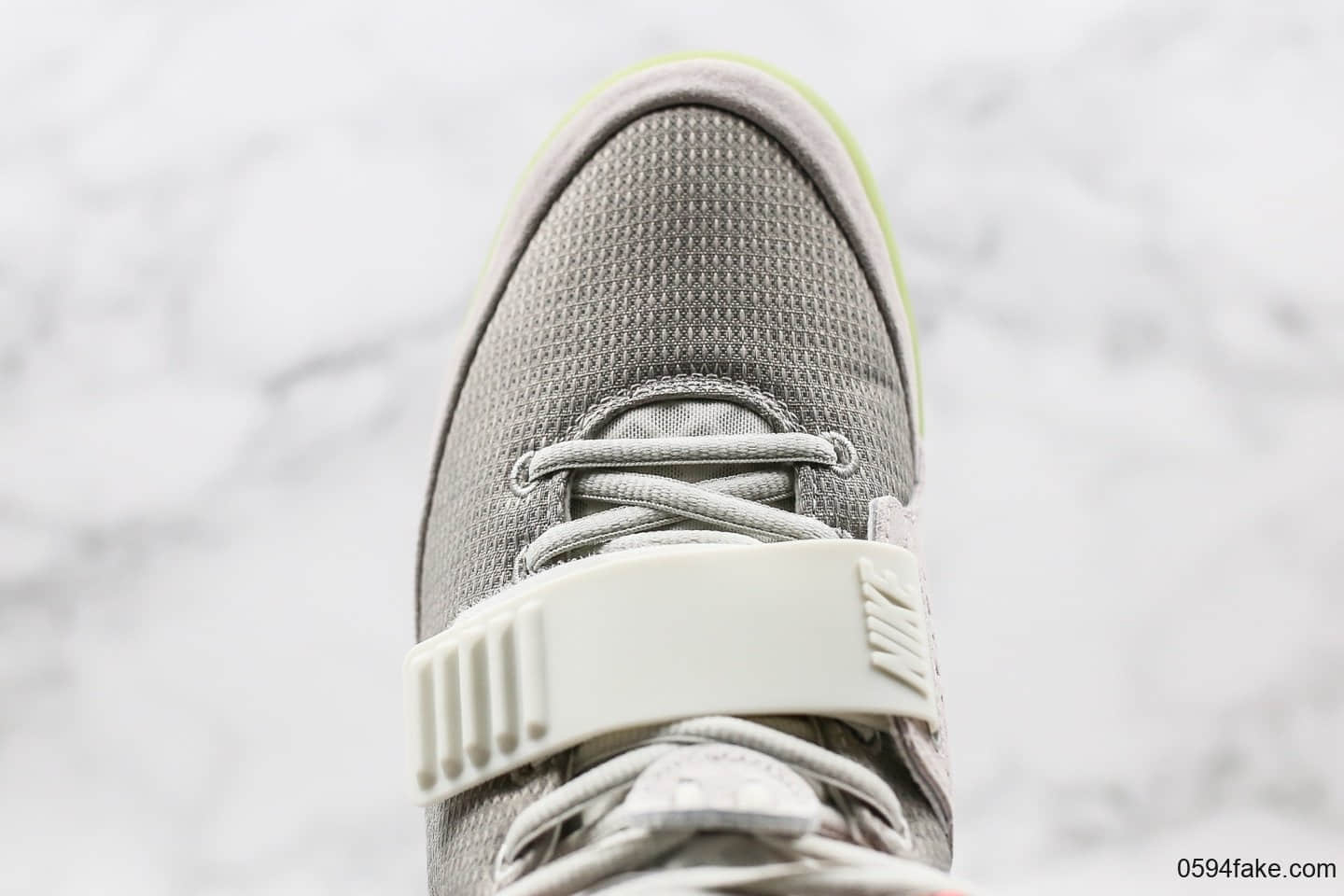 耐克Kanye West xNike Air Yeezy II NRG纯原版本侃爷联名椰子二代中帮纪念球鞋白绿配色原档案数据开发 货号:508214-010