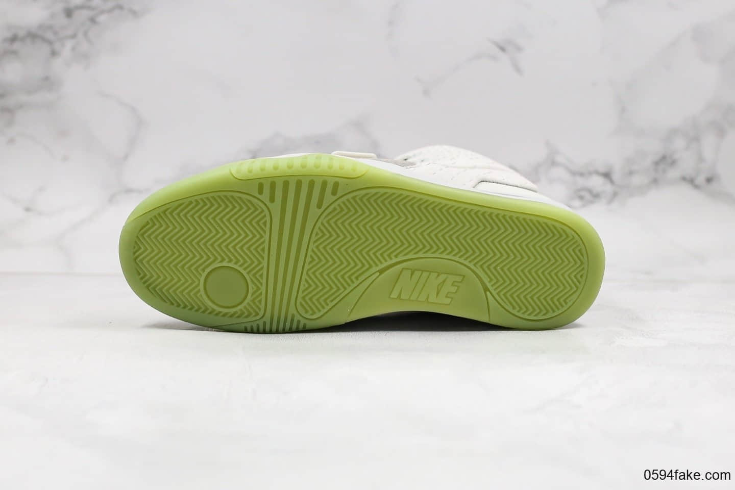 耐克Kanye West xNike Air Yeezy II NRG纯原版本侃爷联名椰子二代中帮纪念球鞋白绿配色原档案数据开发 货号:508214-010