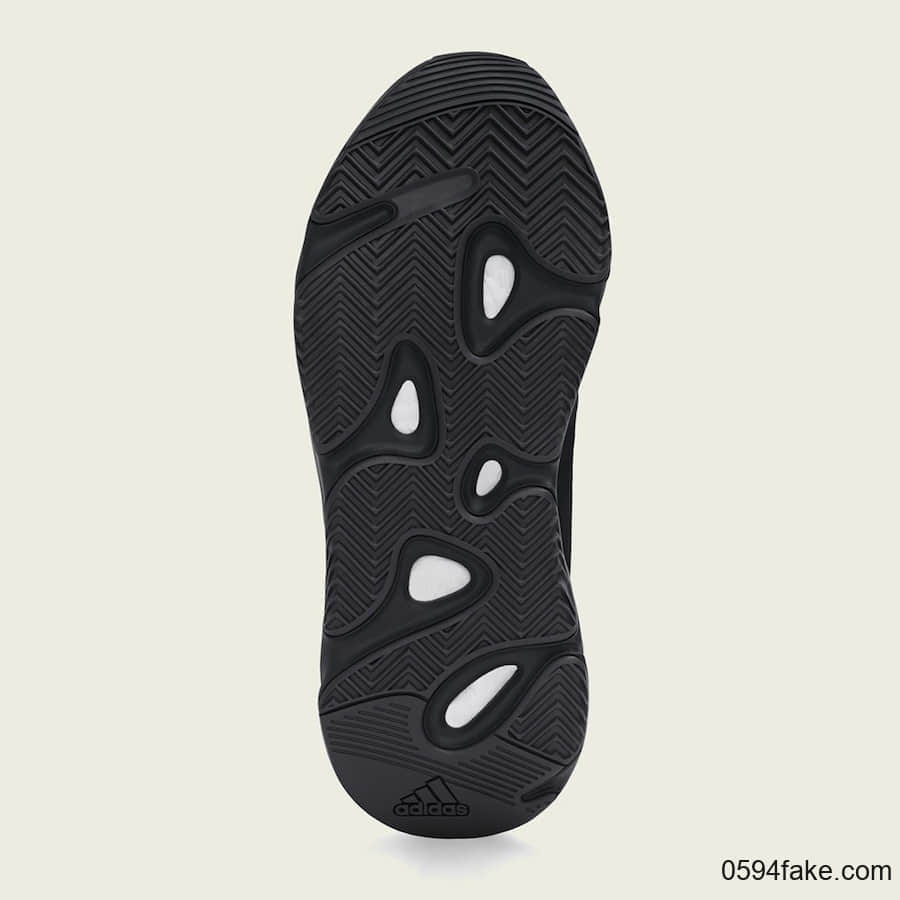 adidas 侃爷椰子700 MNVN全黑配色来袭!搭配3M反光酷炫十足! 货号:FV4440