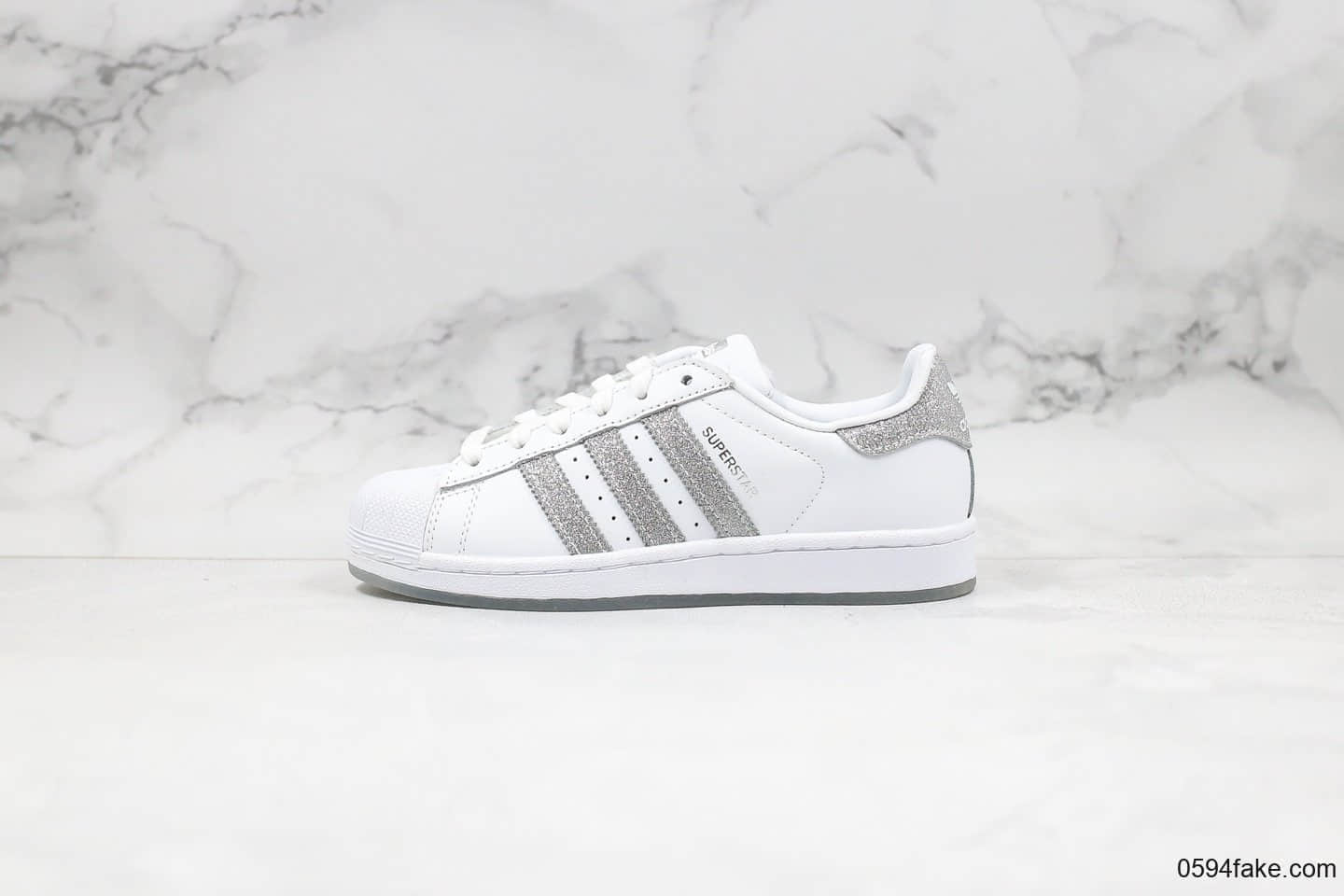 阿迪达斯Adidas Superstar W纯原版本三叶草贝壳头闪银满天星原厂EVA蓝底全头层小牛皮面料 货号:EG8135