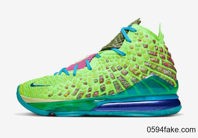 詹姆斯亲穿大灌篮 LeBron 17隐藏配色!你怎么看? 货号:CV8075-300