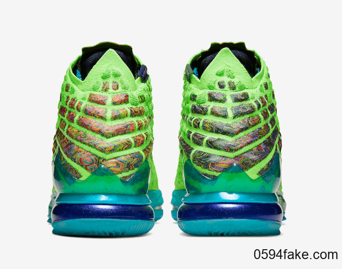 詹姆斯亲穿大灌篮 LeBron 17隐藏配色!你怎么看? 货号:CV8075-300