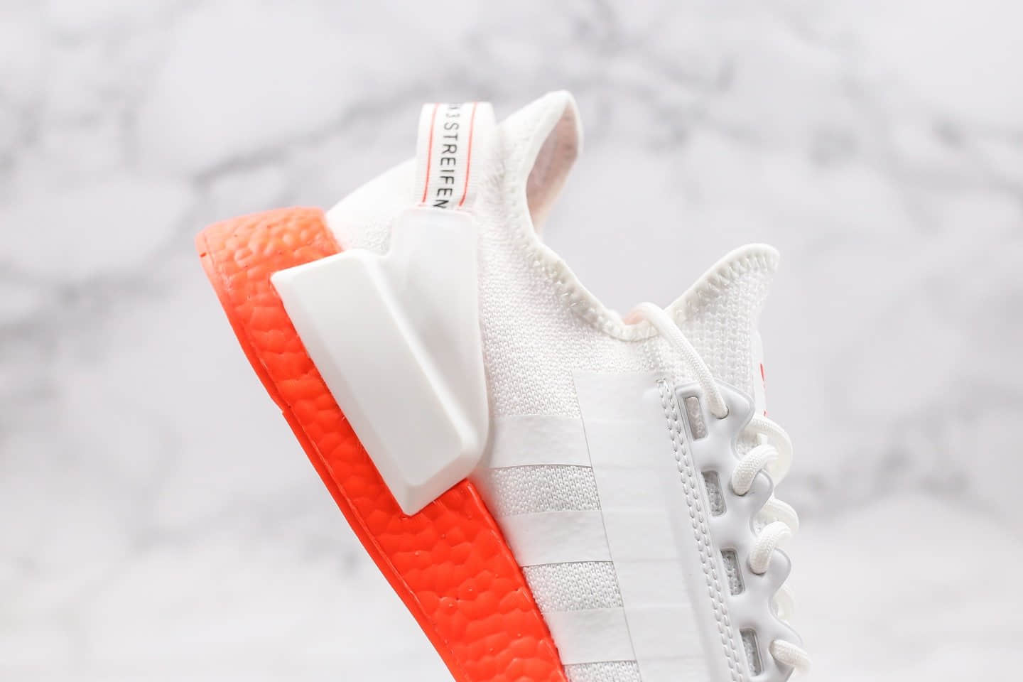 阿迪达斯Adidas NMD R-1 V2纯原版本街头风格NMD爆米花跑鞋白橙色原厂大底区别市面通货版本 货号:FX3902