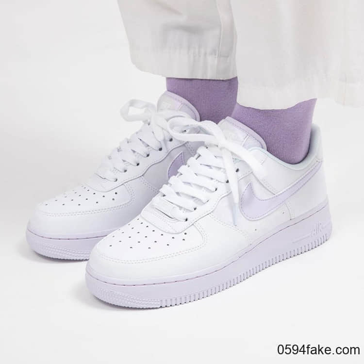 暗纹淡紫色纯白设计!全新Air Force1现已发售!