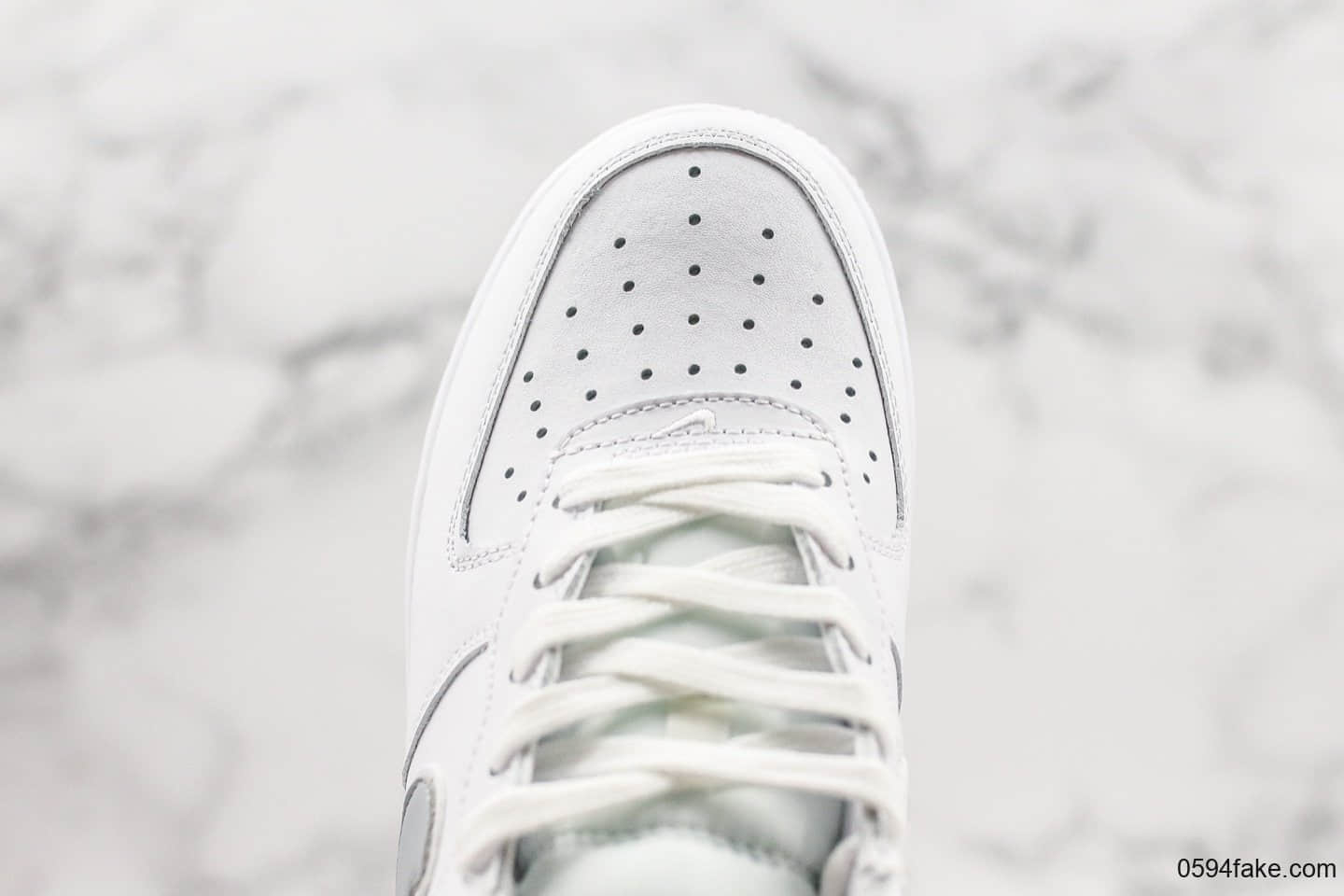 耐克Nike Air Force 1'07纯原版本低帮空军一号灰钩海外发售款内置全掌Sole气垫原盒原标 货号：AV6252-106