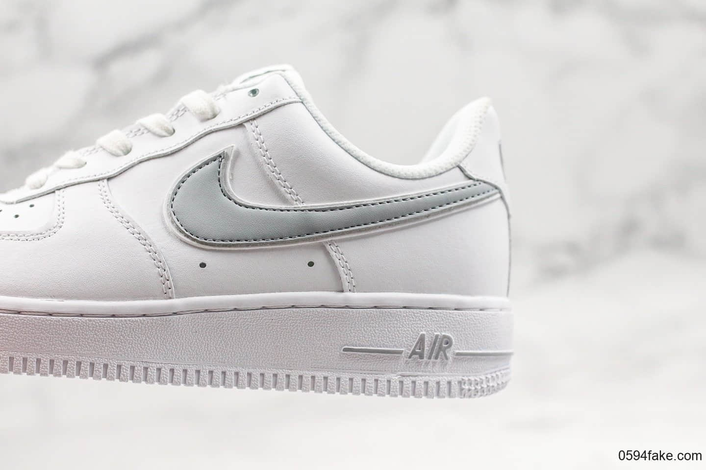 耐克Nike Air Force 1'07纯原版本低帮空军一号灰钩海外发售款内置全掌Sole气垫原盒原标 货号：AV6252-106