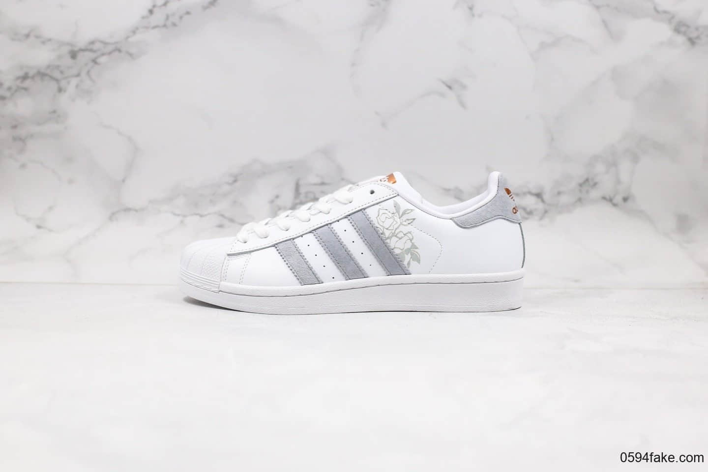 阿迪达斯Adidas SUPERSTAR W纯原版本三叶草贝壳头花卉浅棕灰色正确PU蓝底原档案数据开发 货号:CG6602