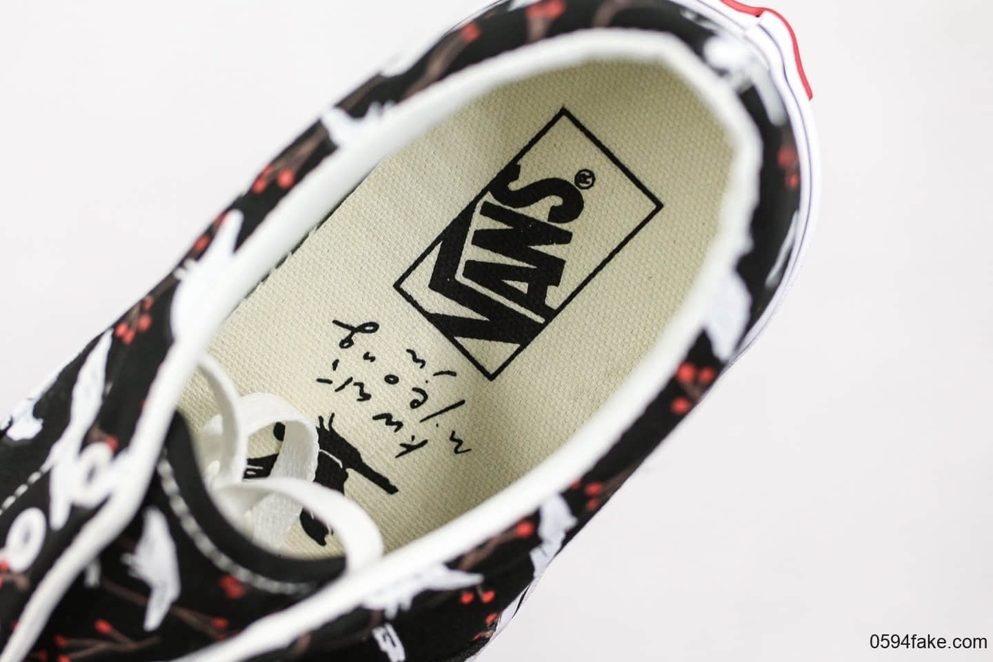 万斯Vans ERA公司级版本低帮帆布鞋黑色白鸽和平鸽印花配色区别市面通货 货号:VN0A38FRTNZ