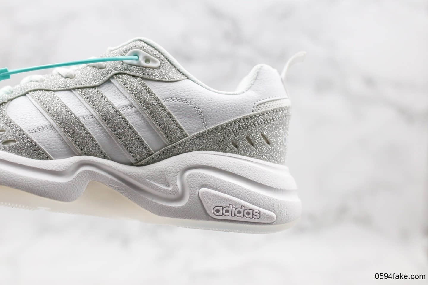 阿迪达斯Adidas Ogiginals Strutter YY纯原版本三叶草轻便老爹鞋闪银配色原楦头纸板打造 货号:EG2668