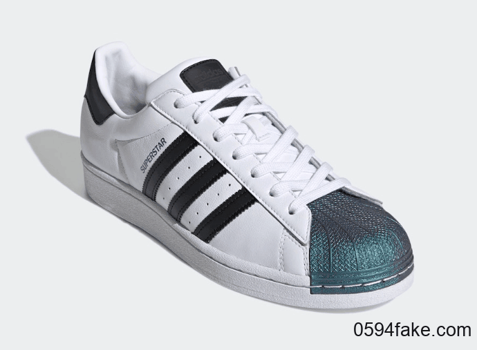 全息贝壳头!这双adidas Superstar超抢眼! 货号:FW6387