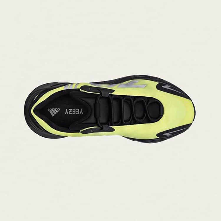 两双Yeezy 700 MNVN全新配色限定本月发售!