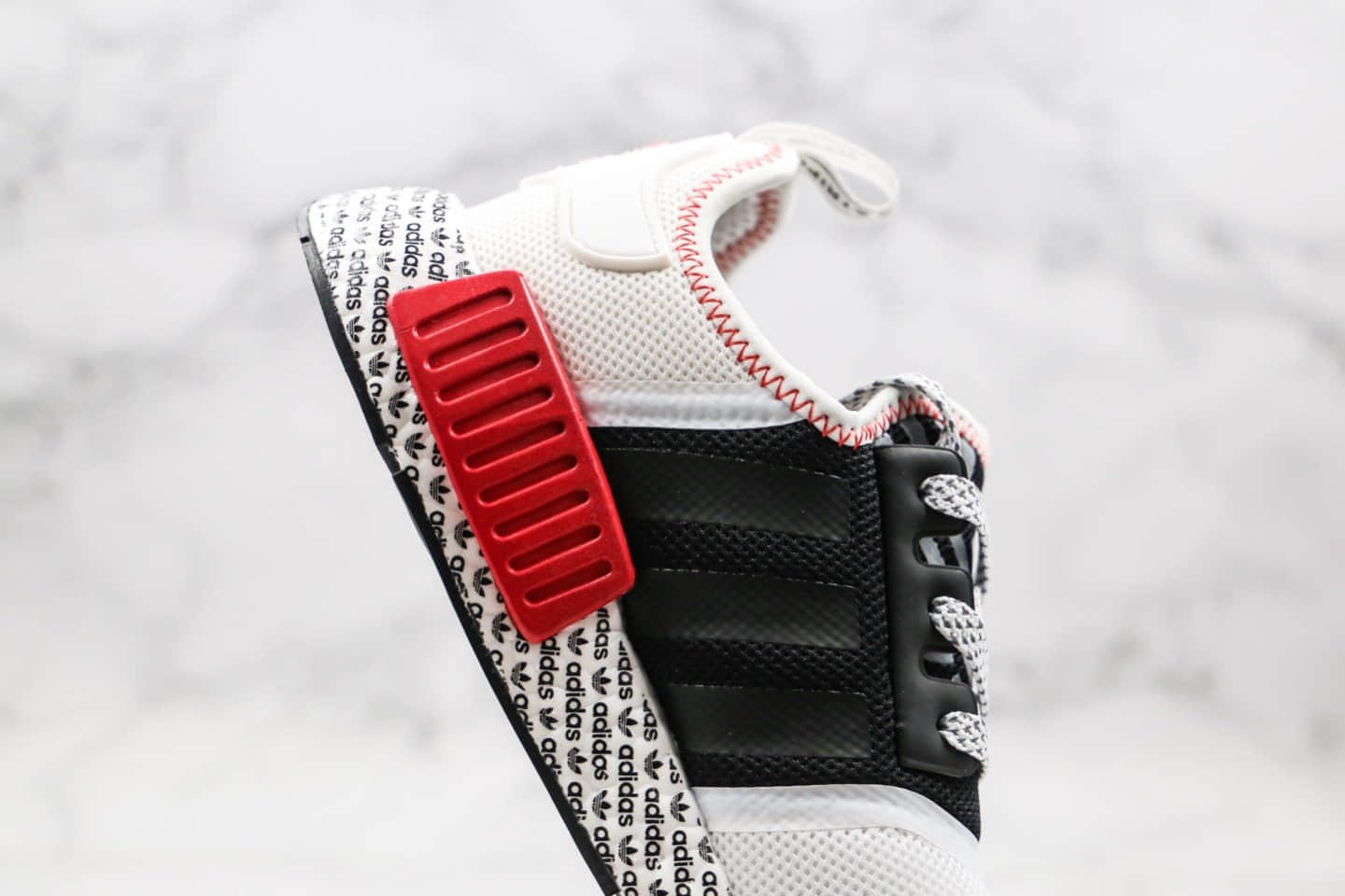 阿迪达斯Adidas NMD R1纯原版本爆米花跑鞋NMD白黑红色3M反光自行车主题原厂真爆大底 货号:FV7848