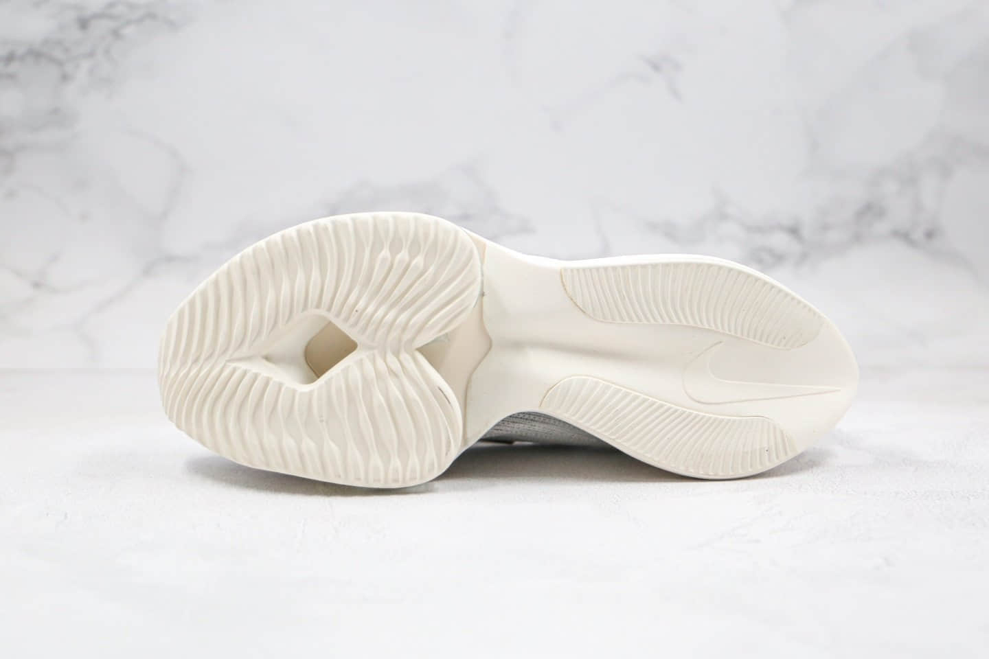 耐克Nike Air Zoom Alphafly NEXT%「破 2」纯原版本马拉松厚底跑步鞋纯白色内置真碳纤维搭配Zoom x气垫 货号：CI9925-100