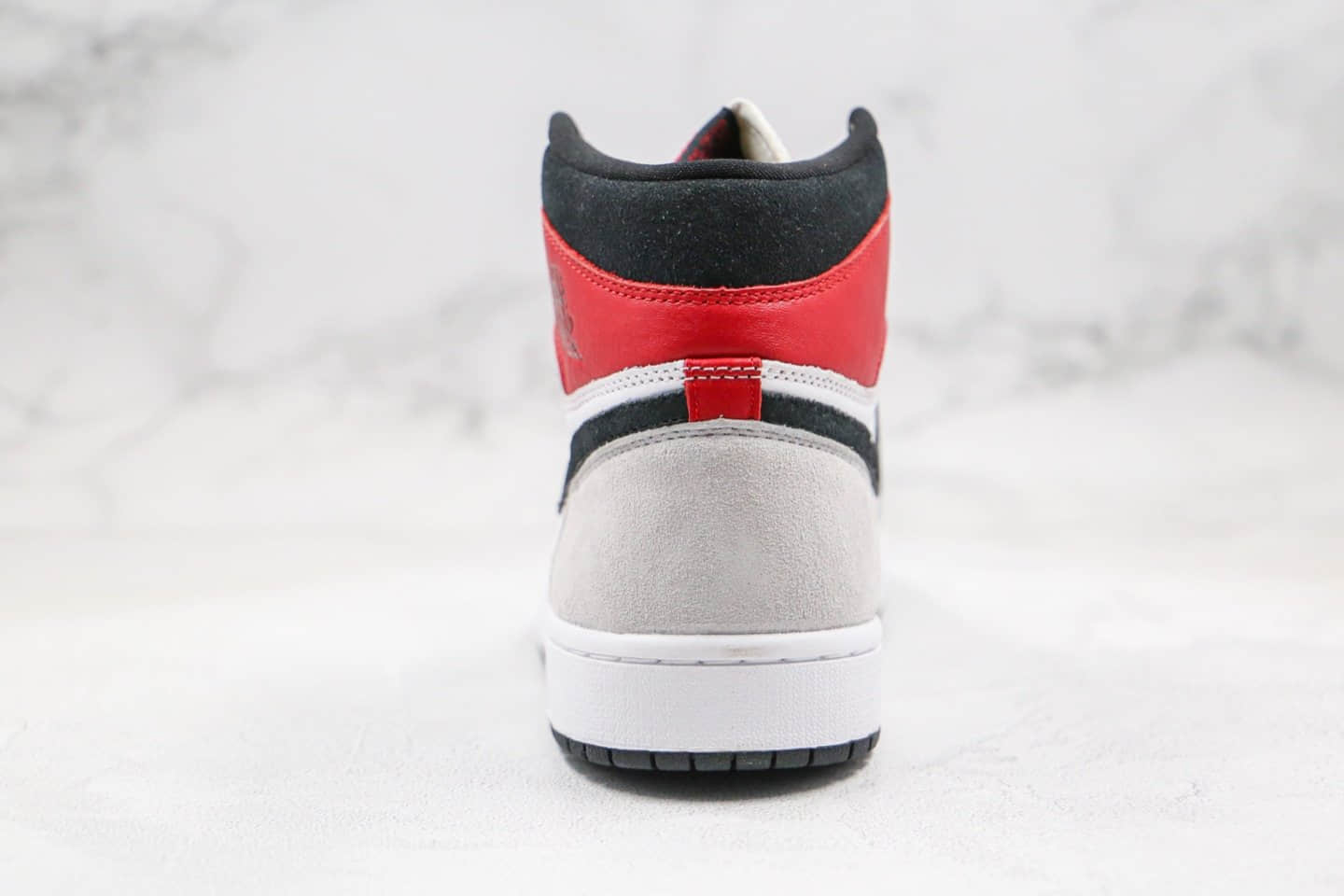 乔丹Air Jordan 1 Light Smoke Grey纯原版本高帮AJ1烟灰色正确后跟定型正确鞋面材质原盒原标 货号：555088-126