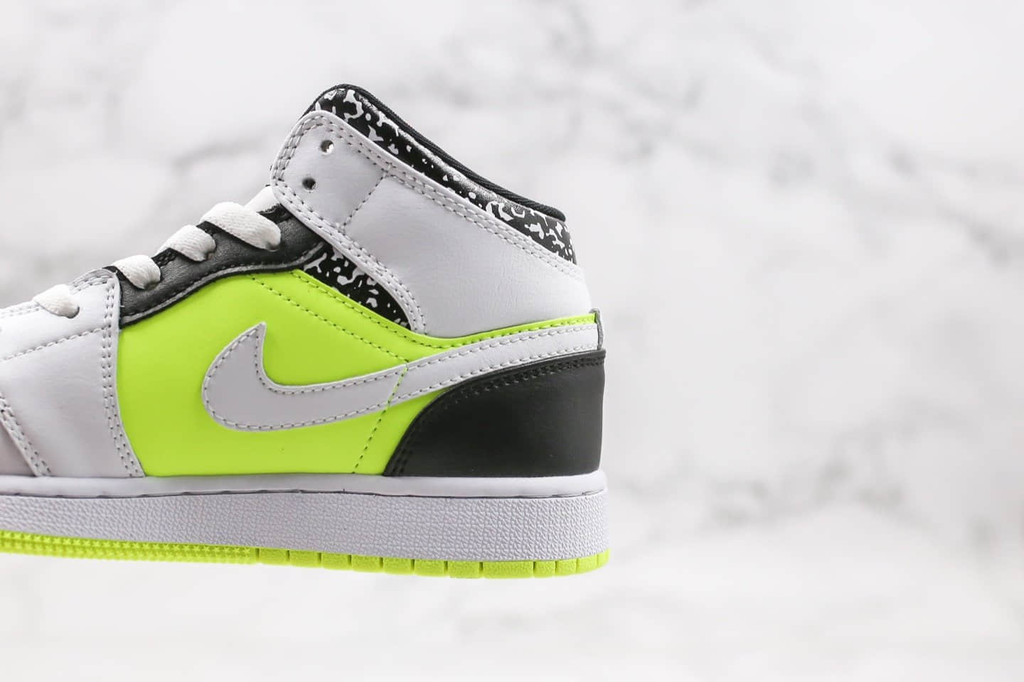 乔丹Air Jordan 1 Mid GS公司级版本中帮AJ1黄橙鸳鸯配色原盒原标原材料一比一打造 货号:554725-870